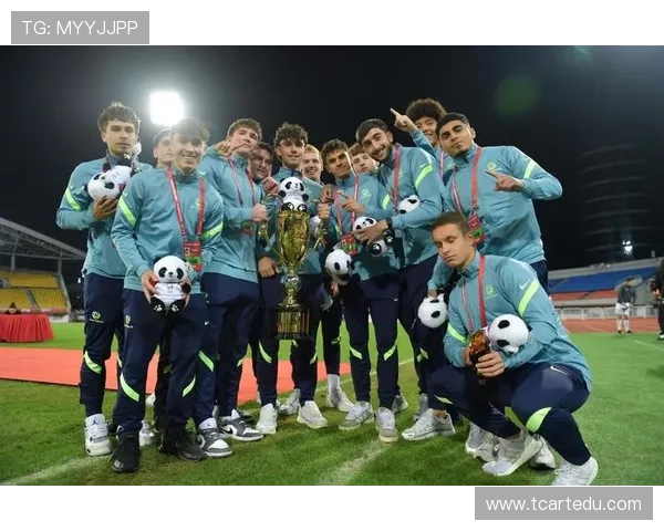 与足球明星亲密合影畅游巴西感受热情足球文化的独特魅力 与足球明星亲密合影畅游巴西感受热情足球文化的独特魅力