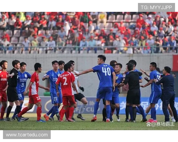 中国足球明星出席盛典展现风采引发球迷热议与期待