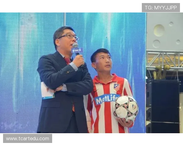 中国明星与足球明星的跨界合作盛宴引发热议与关注