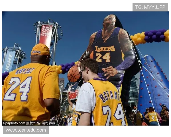 众足球明星齐聚悼念科比致敬传奇精神与不屈斗志 众足球明星齐聚悼念科比致敬传奇精神与不屈斗志