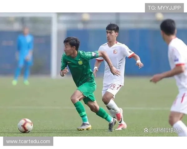 人缘最好的足球明星揭秘：谁是球场内外的社交达人