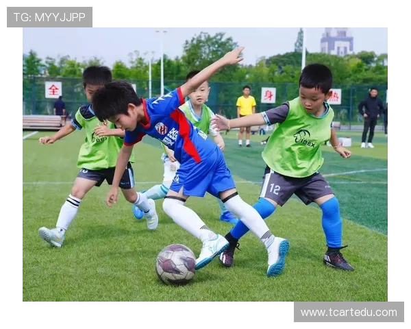 从河床到绿茵场足球明星的传奇成长之路