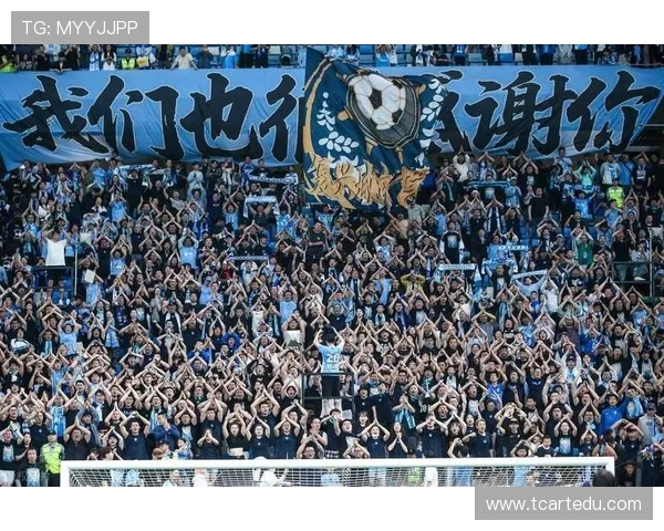 足球明星换球衣的背后故事与球迷的热情互动分析 足球明星换球衣的背后故事与球迷的热情互动分析